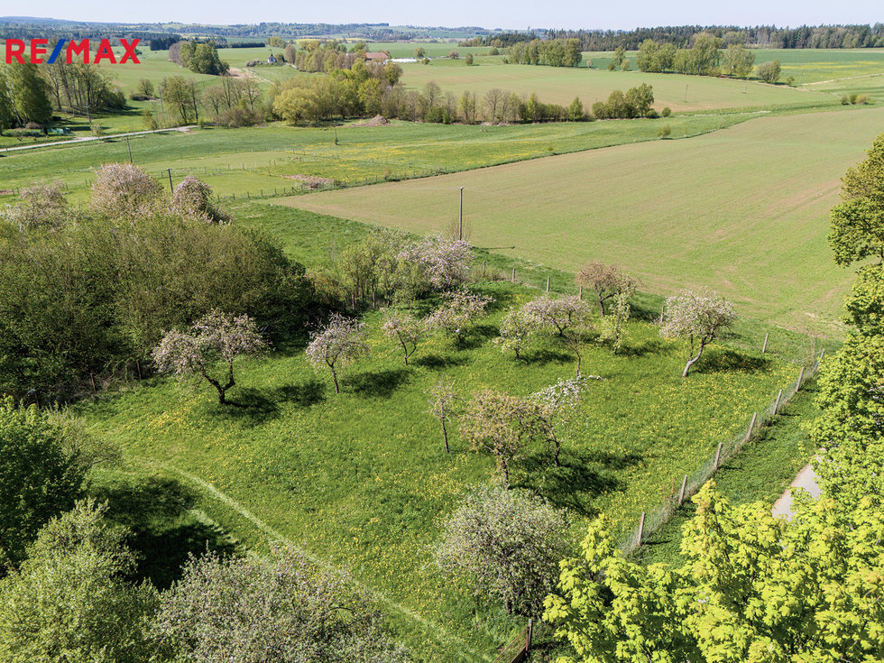 Prodej stavební parcely 1102 m², Chrtníč