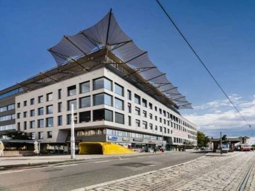 Pronájem kanceláře 589 m², Praha