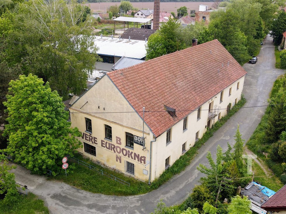 Pronájem Ostatních komerčních prostor 1000 m², Lhota Rapotina