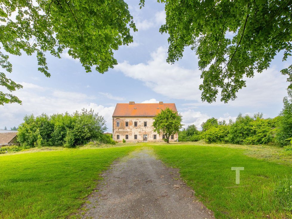 Prodej činžovního domu 700 m², Žďárná