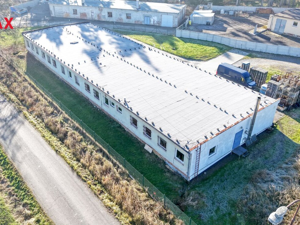 Prodej výrobního objektu 747 m², Neuměř