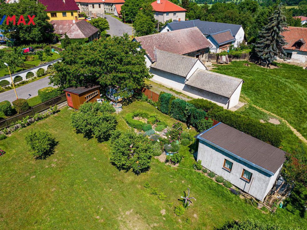 Prodej stavební parcely 2307 m², Chraštice