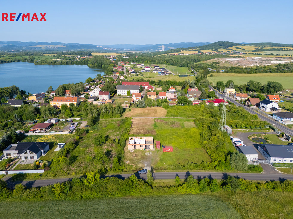 Prodej stavební parcely 985 m², Srbice