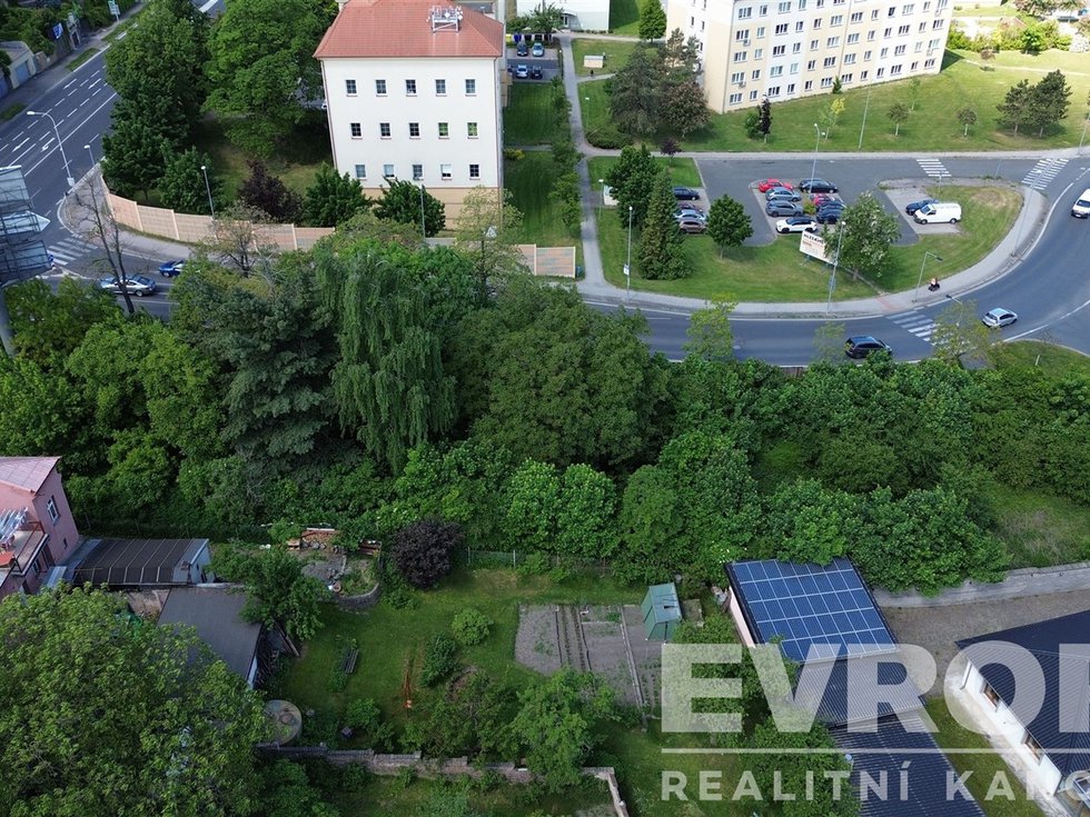 Prodej stavební parcely 1992 m²