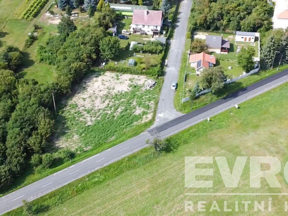 Prodej stavební parcely 975 m², Uhlířská Lhota