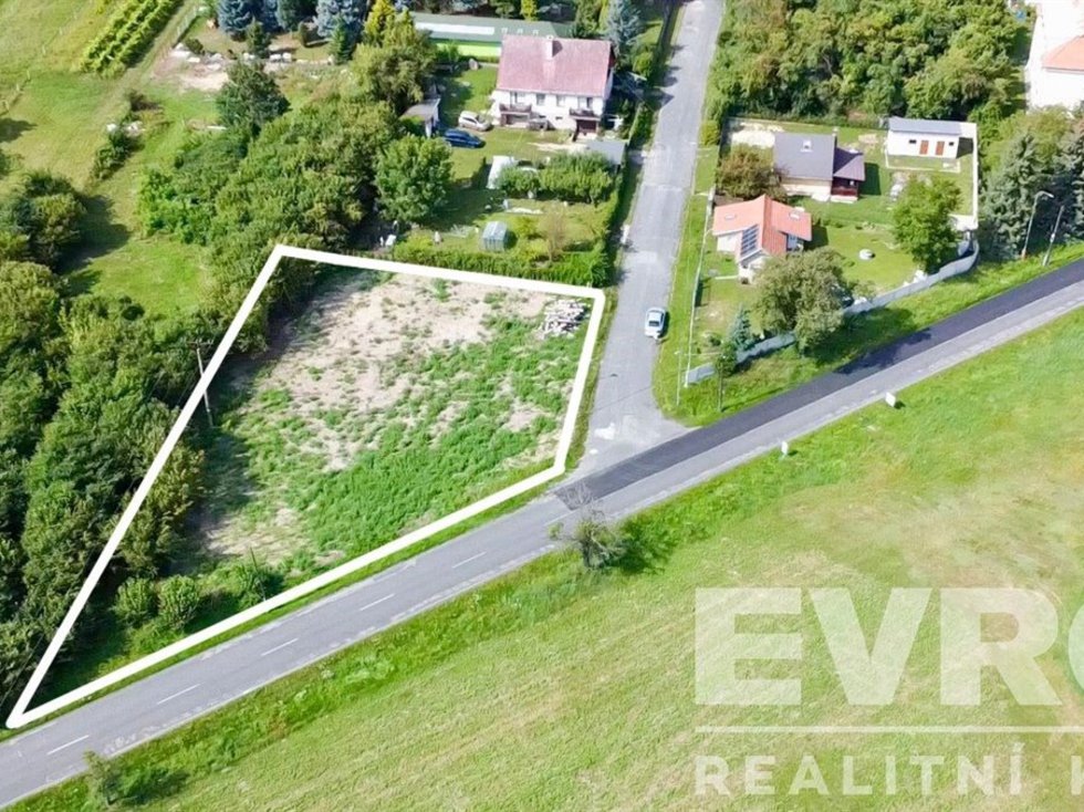 Prodej stavební parcely 975 m², Uhlířská Lhota