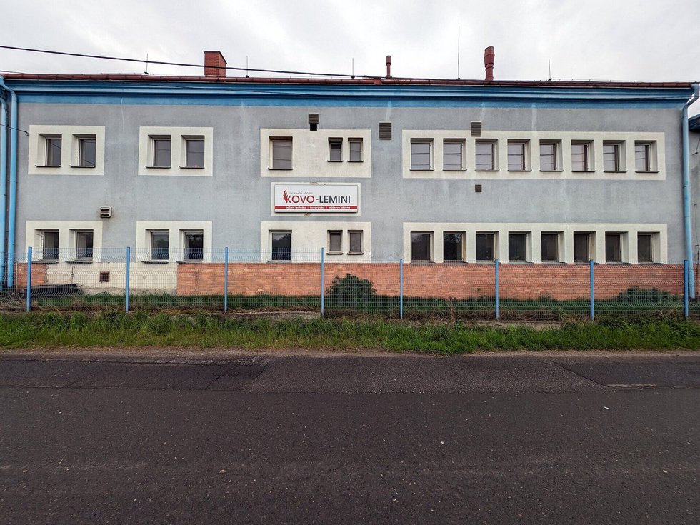 Prodej výrobního objektu 1600 m², Chotyně