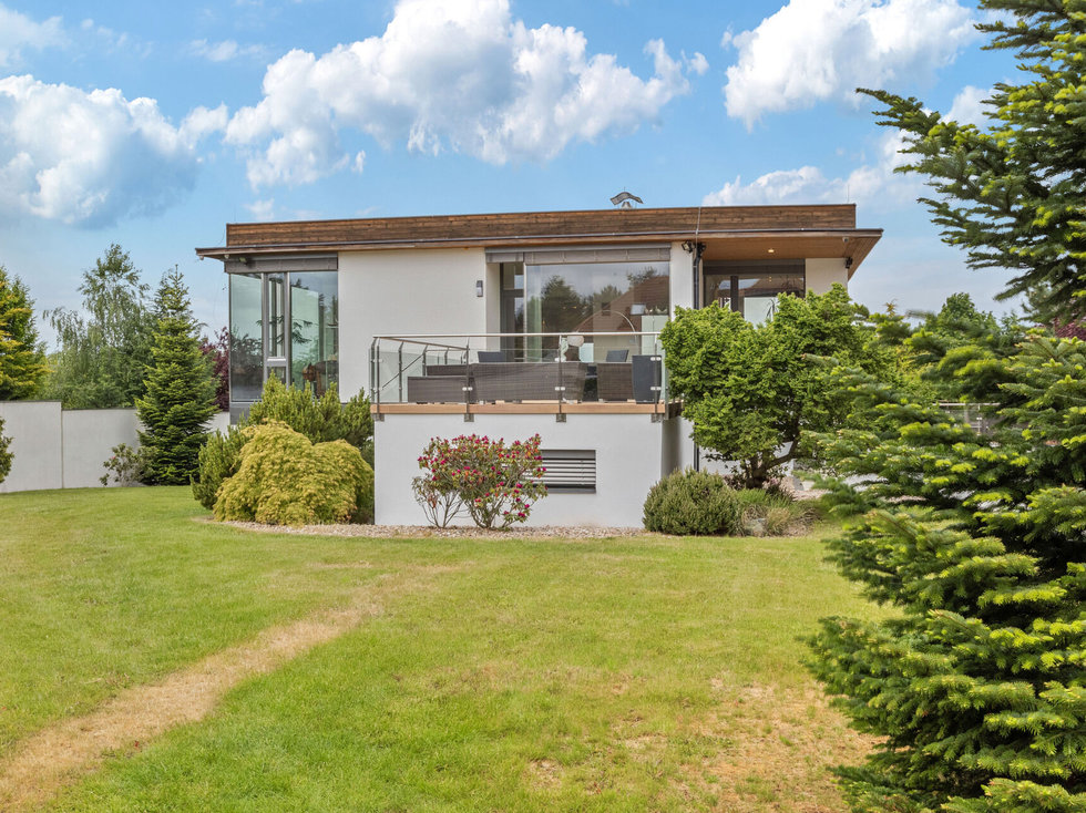 Pronájem rodinného domu 389 m², Jesenice