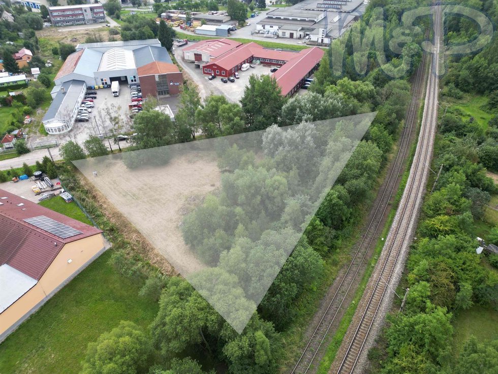 Komerční stavební pozemek v Jihlavě (POHLED Z DRONU)