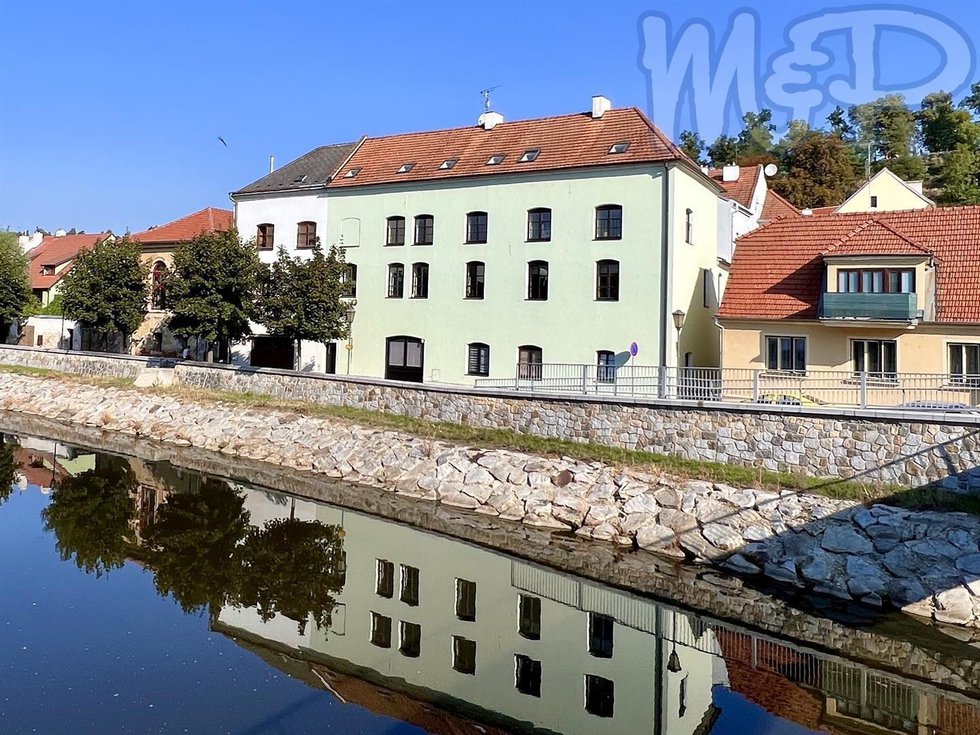 Byt 5+KK v Třebíči, ve čtvrti zapsané v seznamu památek UNESCO (POHLED Z PŘILEHLÉHO MOSTU)