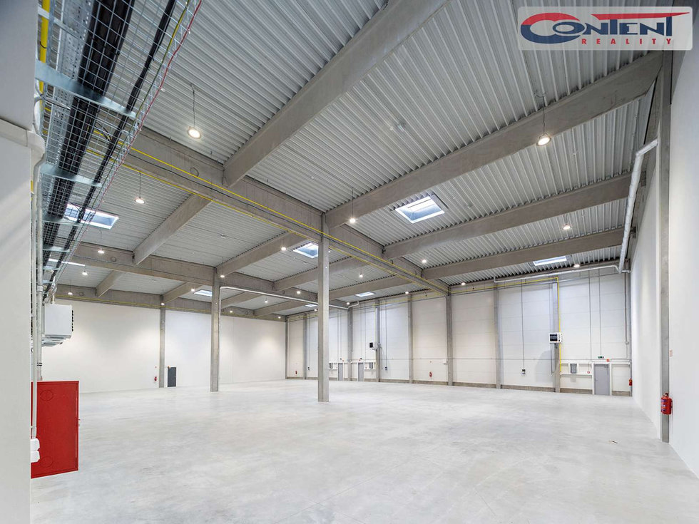Pronájem skladu 2880 m², Mikulov