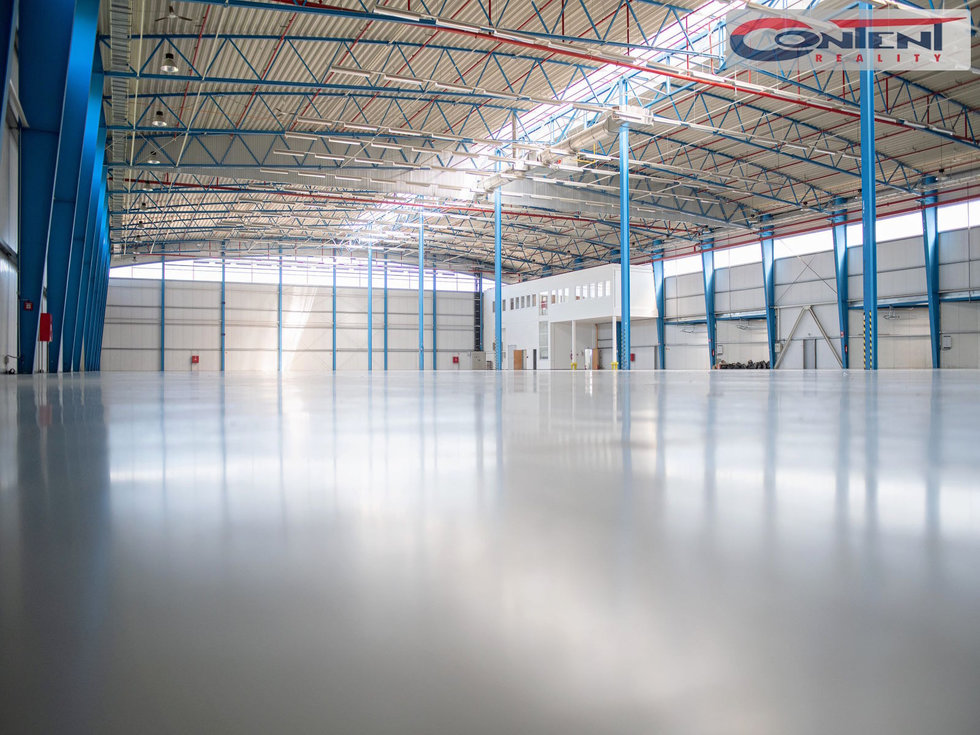 Pronájem skladu 2333 m², Kněževes