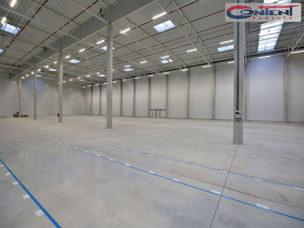 Pronájem skladu 9200 m², Vystrkov