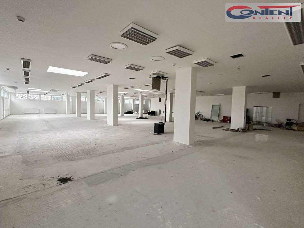 Pronájem obchodu 695 m², Jesenice