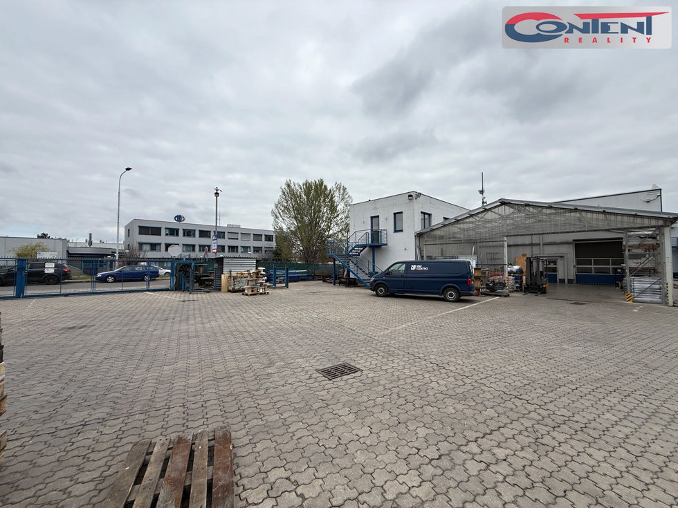 Pronájem skladu 3786 m², Praha