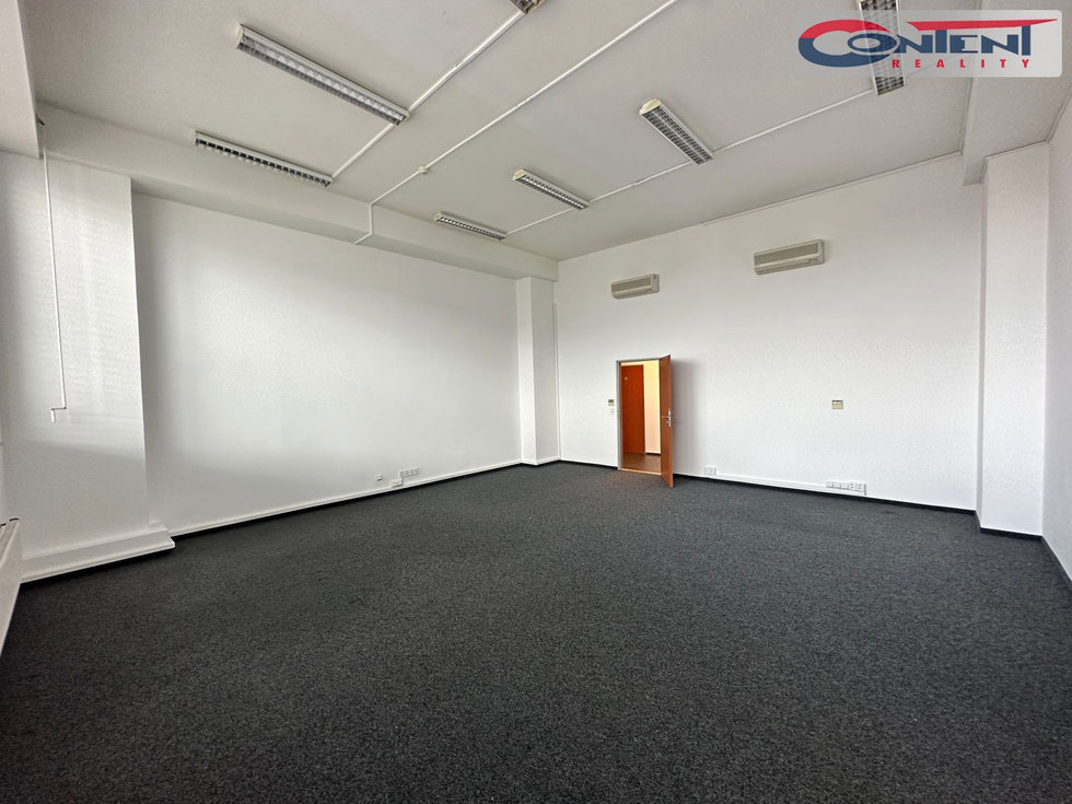 Pronájem kanceláře 351 m², Praha