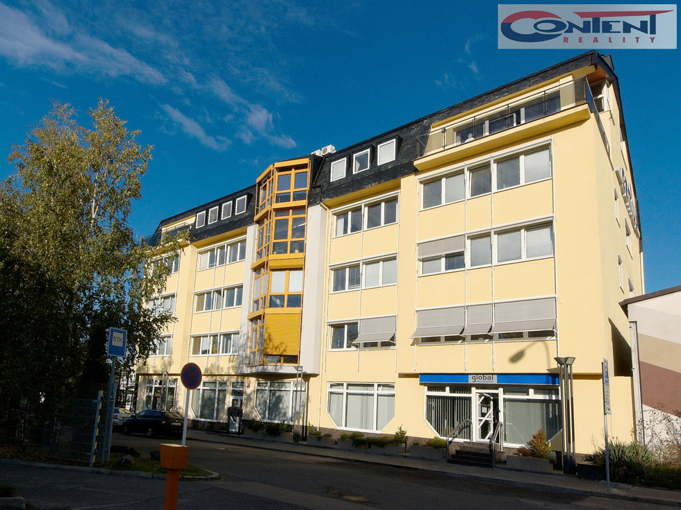 Pronájem kanceláře 460 m², Praha