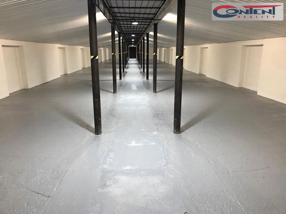 Pronájem skladu 888 m², Praha