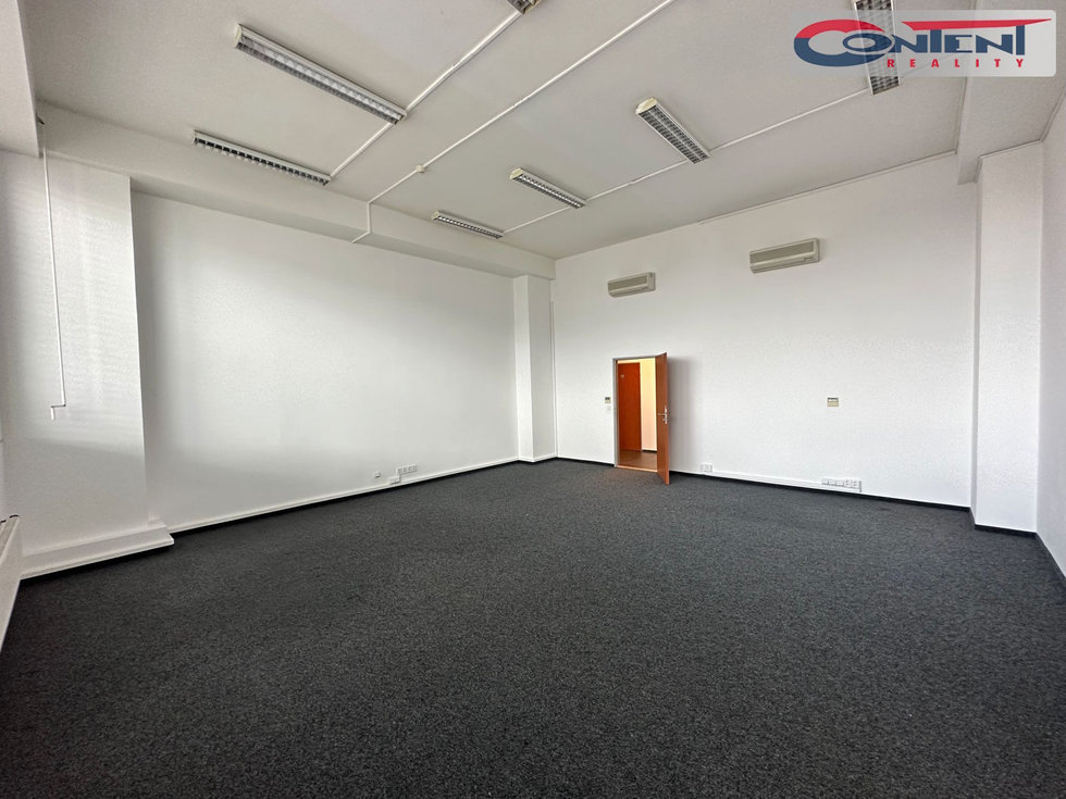 Pronájem kanceláře 186 m², Praha