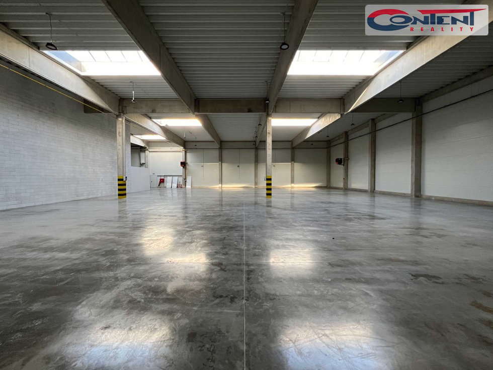 Pronájem skladu 11800 m², Ledce