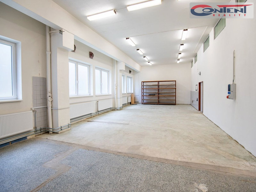 Pronájem výrobního objektu 3400 m², Hořice