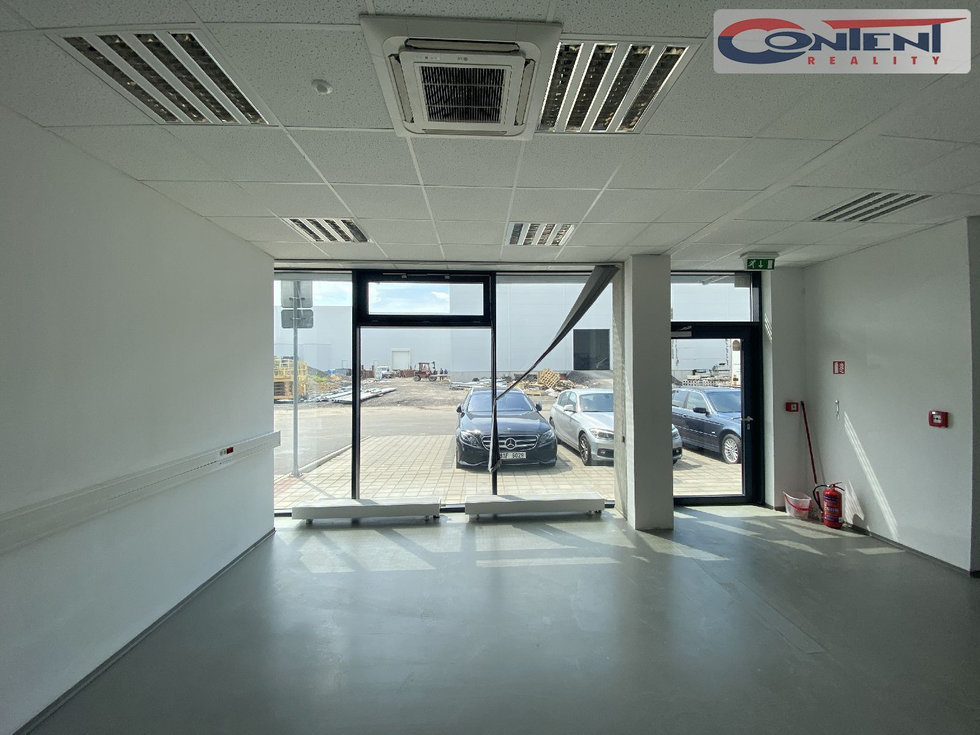 Pronájem skladu 576 m², Hradec Králové