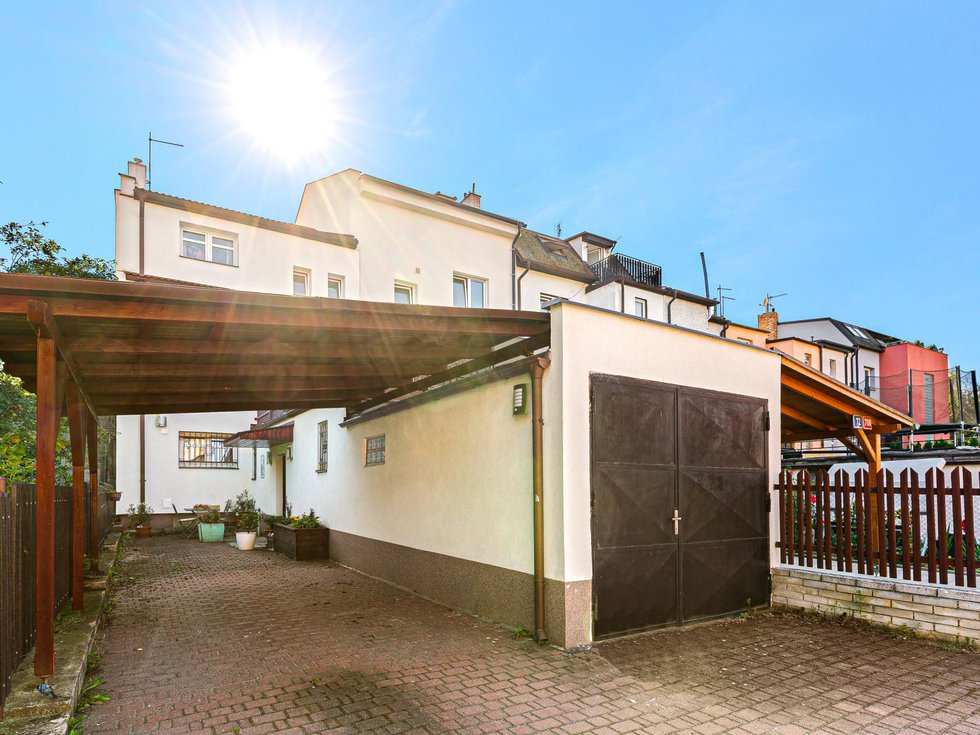 Prodej kanceláře 194 m², Praha