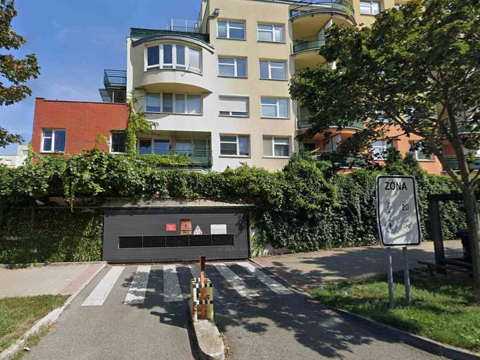 Pronájem parkovacího místa 11 m², Praha
