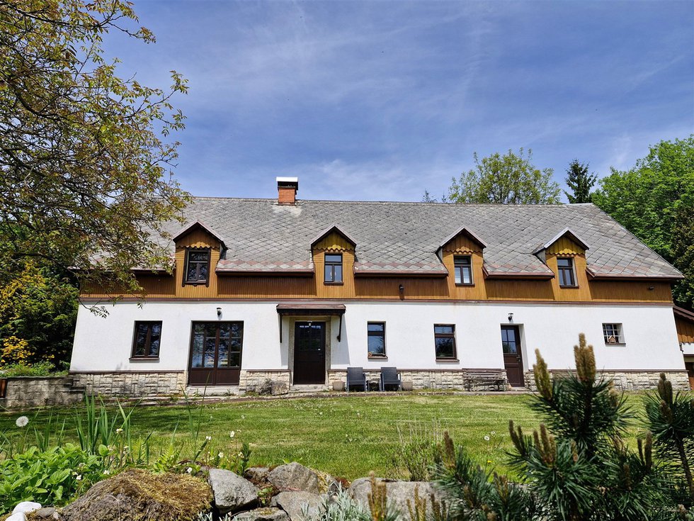 Prodej rodinného domu 500 m², Lovečkovice