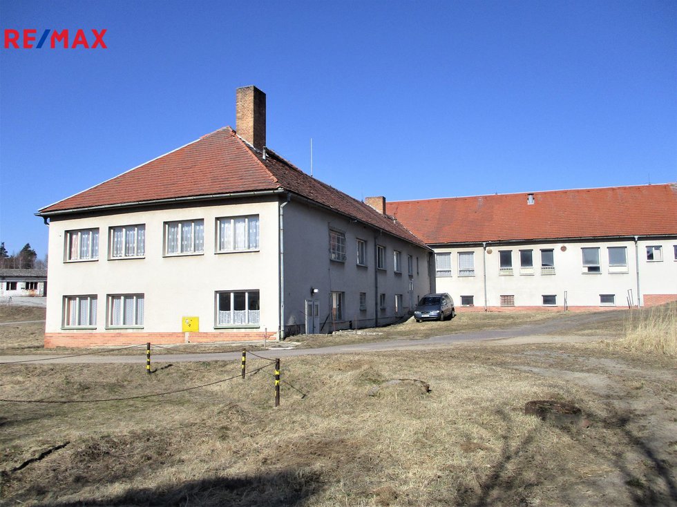Prodej kanceláře 748 m², Strmilov