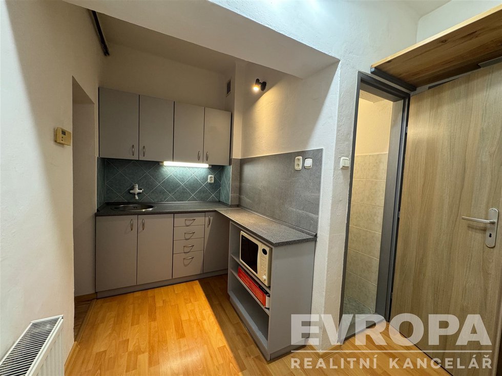 Pronájem bytu 2+kk 45 m², Hostinné