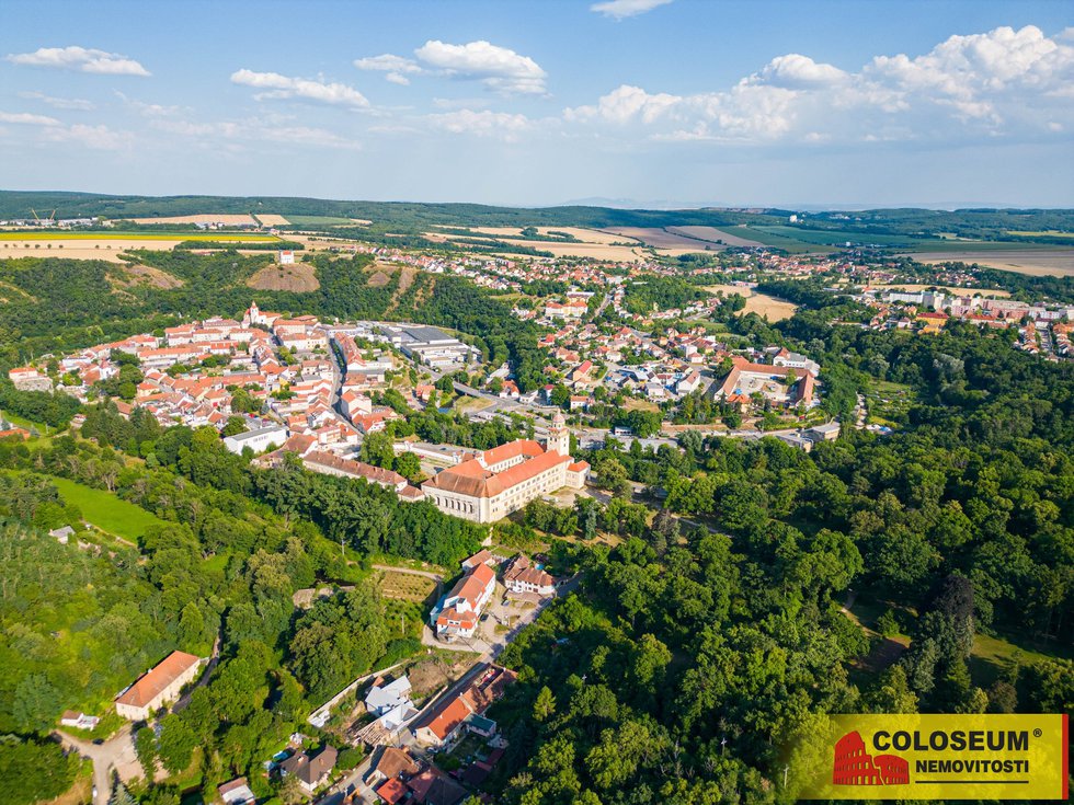 Foto z dronu pohled na město - Moravský Krumlov - 