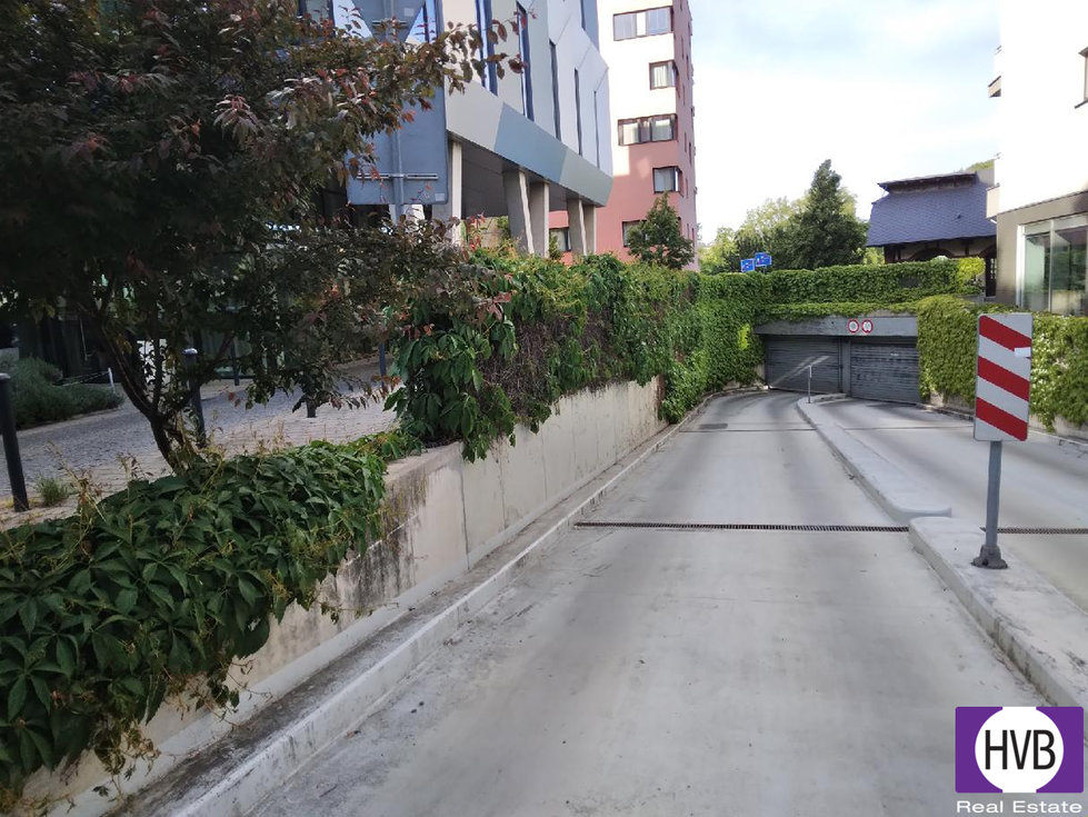 Prodej parkovacího místa 18 m², Praha
