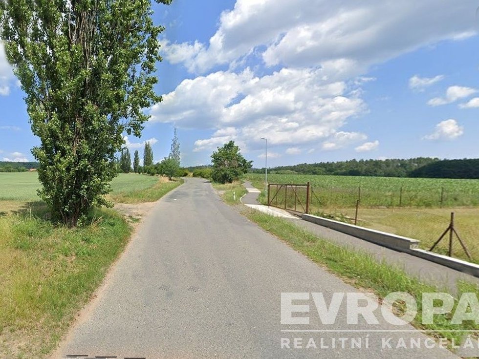 Prodej stavební parcely 1100 m², Korkyně