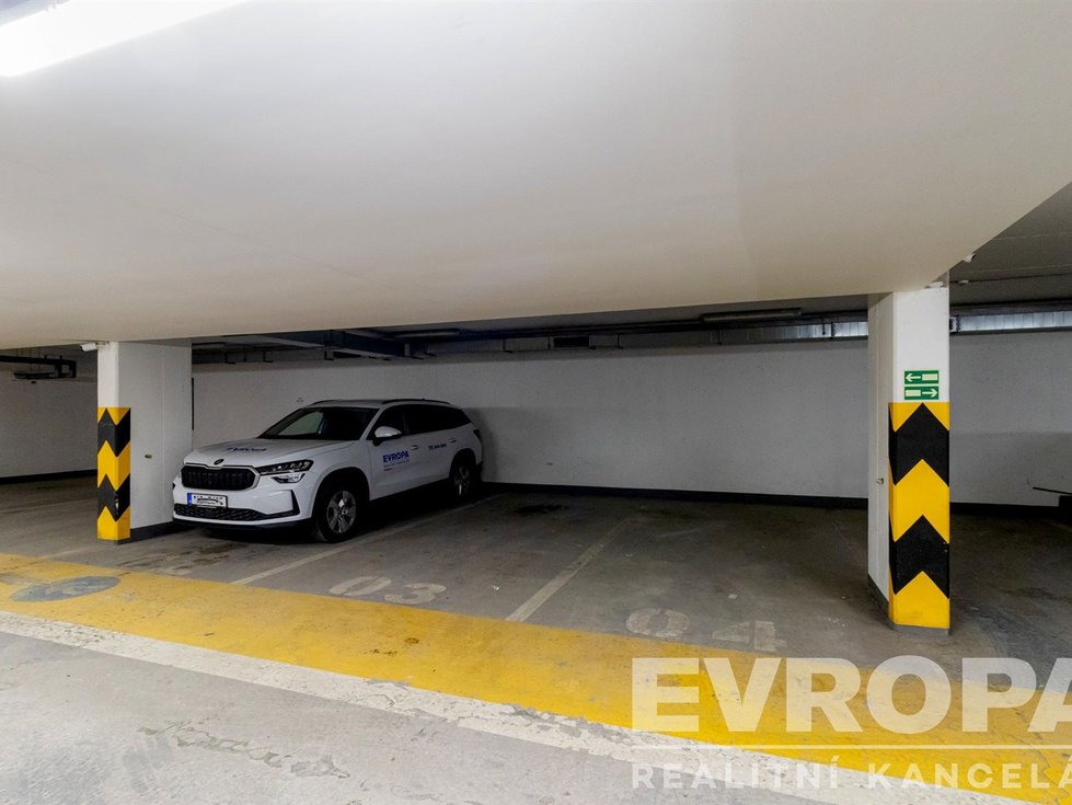 Prodej parkovacího místa 14 m², Praha