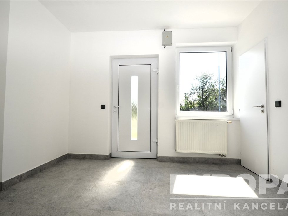 Pronájem obchodu 25 m², Milovice