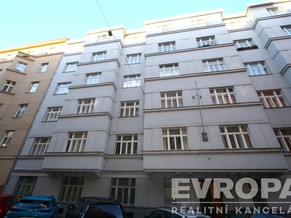 Pronájem kanceláře 160 m², Praha