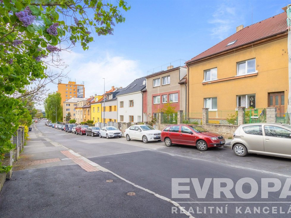 Prodej bytu 4+1 104 m², Praha