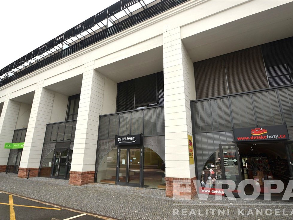 Pronájem obchodu 250 m², Praha