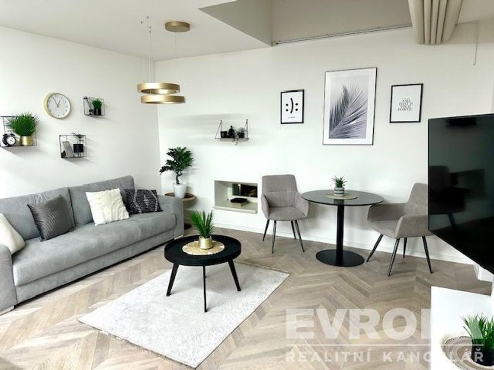 Pronájem bytu 2+kk 45 m², Praha