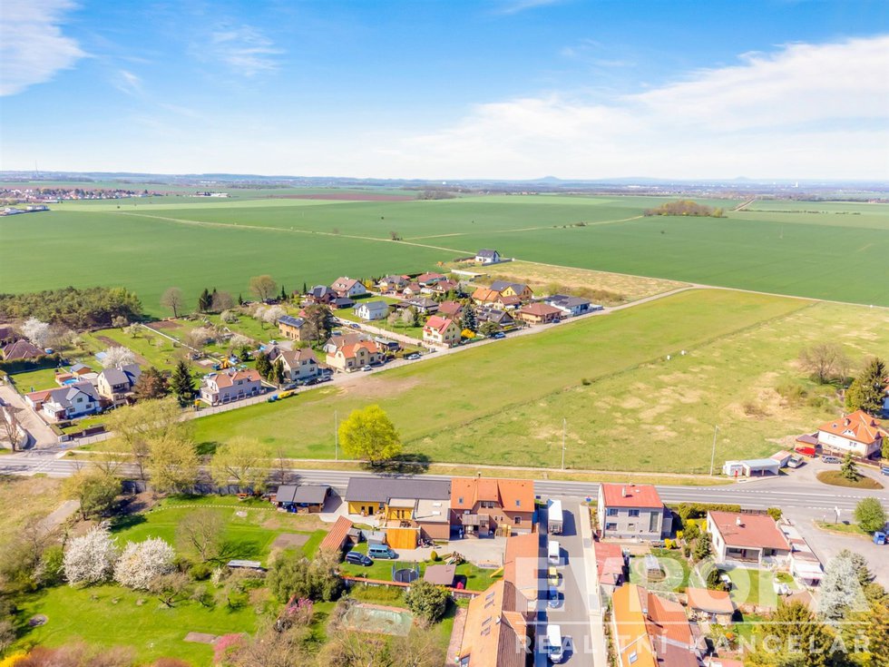 Prodej stavební parcely 800 m², Podolanka