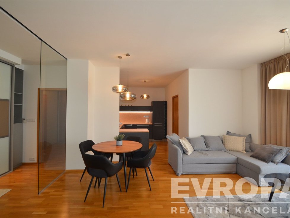 Pronájem bytu 2+kk 82 m², Praha