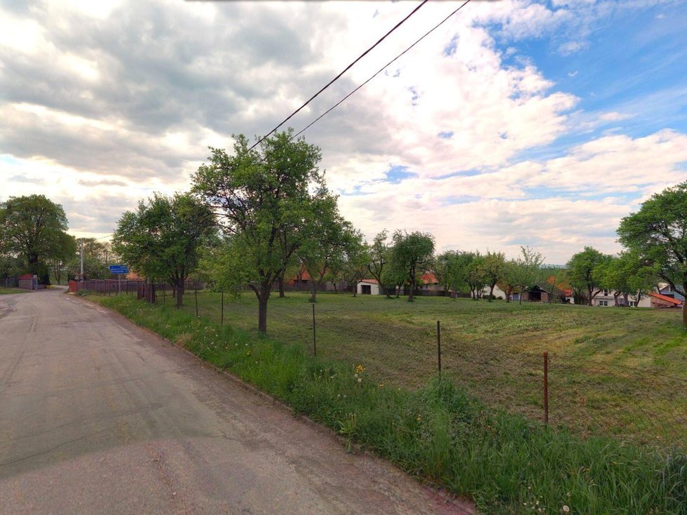 Prodej stavební parcely 1563 m², Lešná