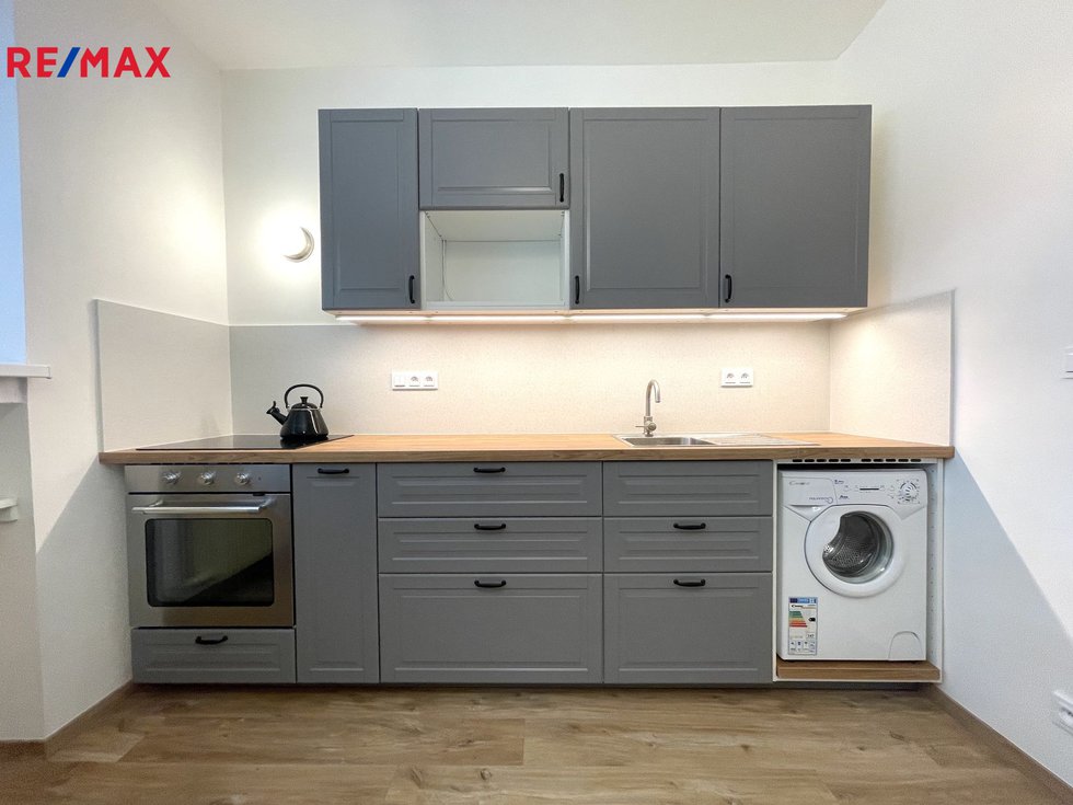 Pronájem bytu 2+kk 55 m², Praha