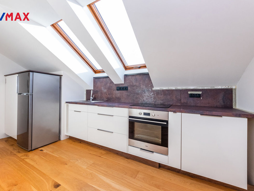 Pronájem bytu 3+1 90 m², Praha