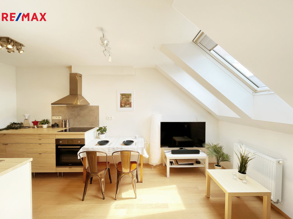 Prodej bytu 1+kk, garsoniery 37 m², Praha