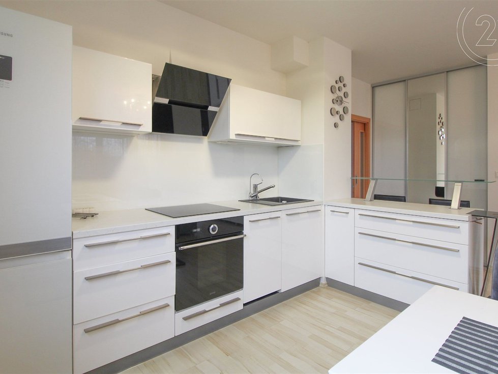 Pronájem bytu 2+kk 50 m², Praha