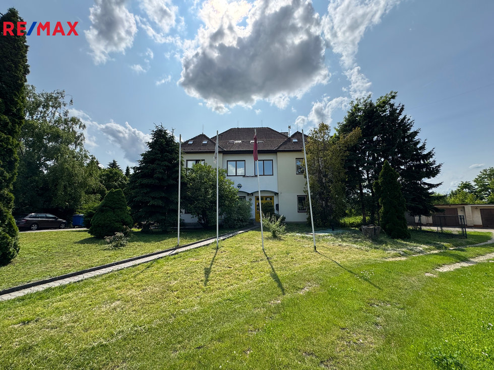 Prodej komerčního pozemku 11035 m², Kunovice