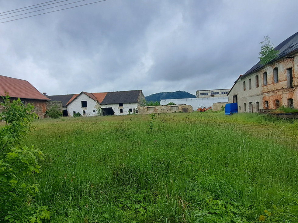 Prodej stavební parcely 3821 m², Okna