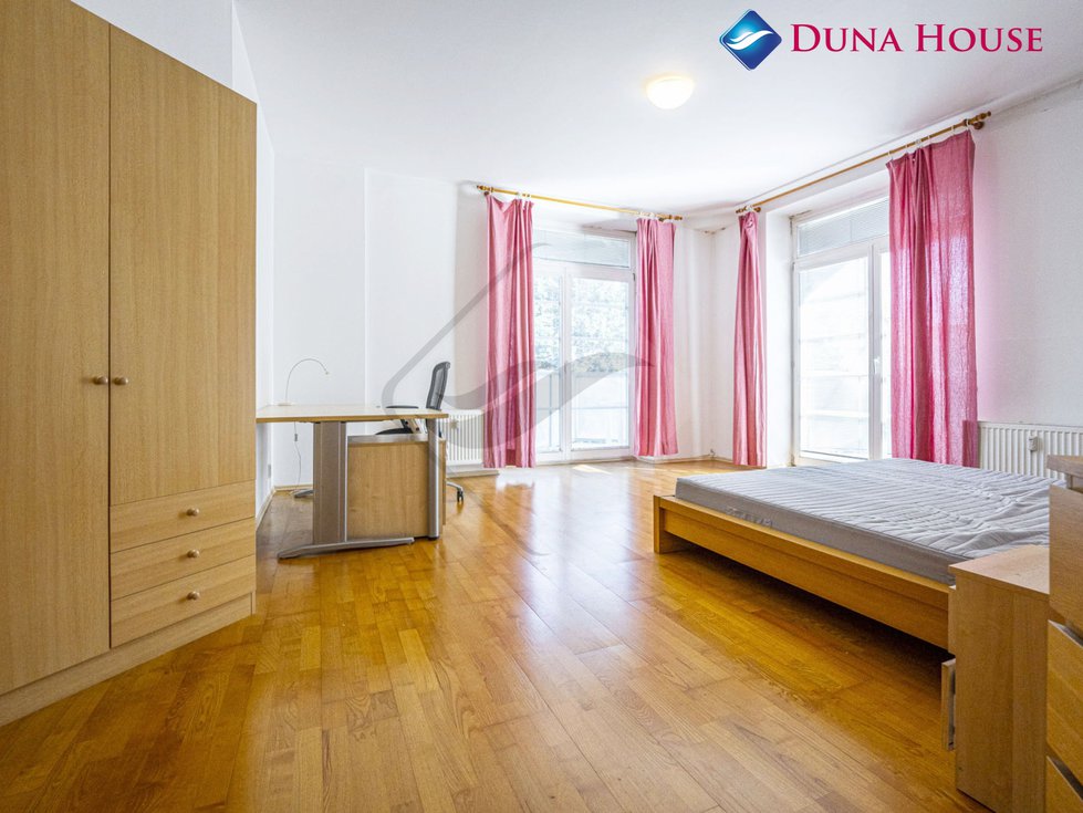 Prodej bytu 4+1 204 m², Praha